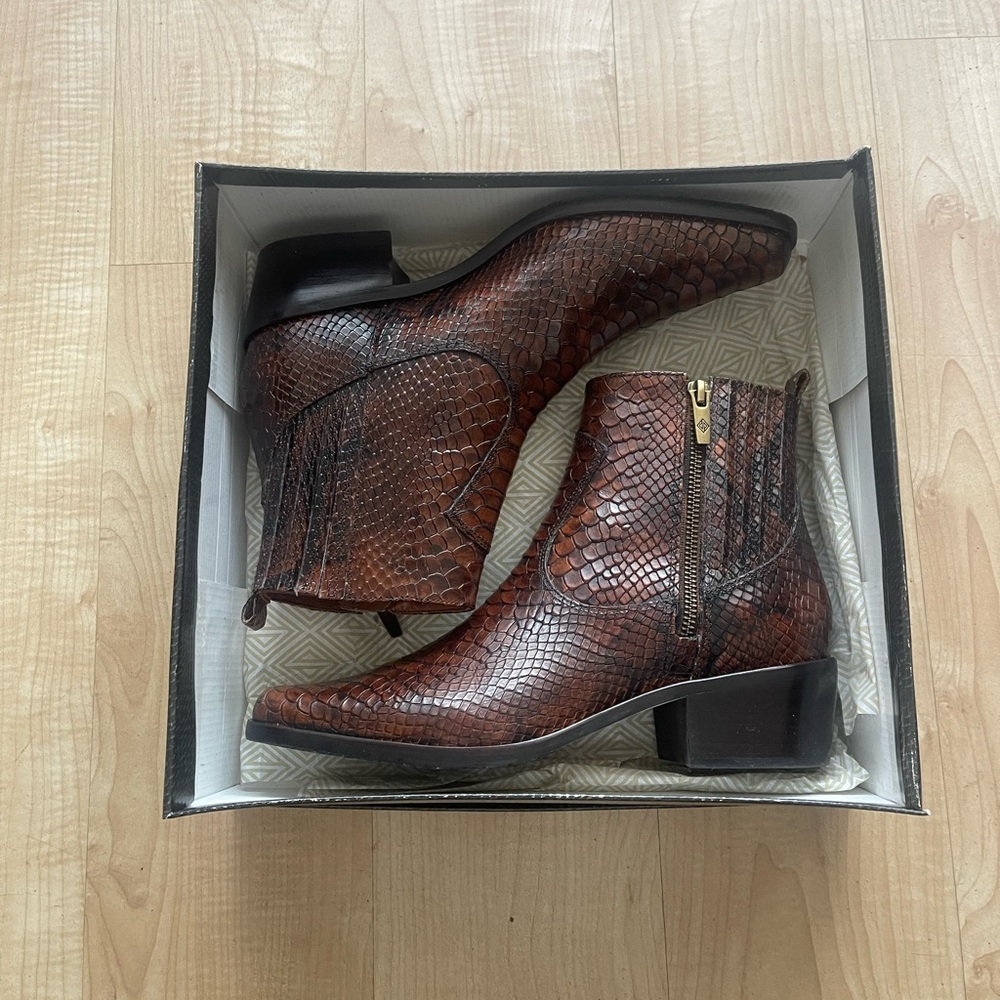NWT Donald Pliner Marisol Boot (size 9.5)